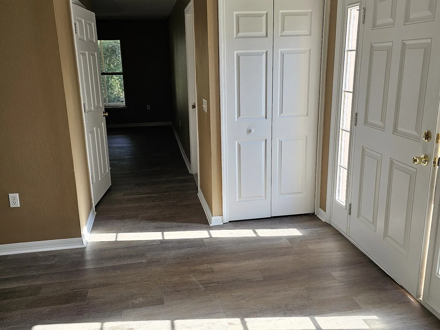 4 bed, 2.5 bath, 2904 sqft, $2,160 — Photo 2
