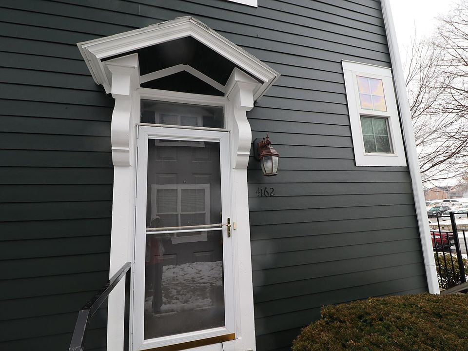 4162 Entrance door