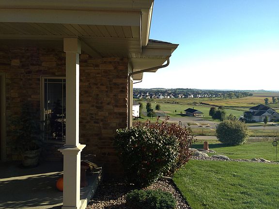 3rd image of 1501 Blue Grass Dr