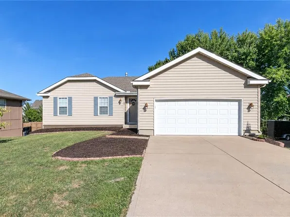 300 NE 6th St, Blue Springs, MO 64014