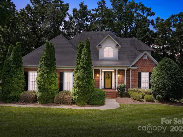 803 Woodmoore Ln, Kannapolis, NC 28081
