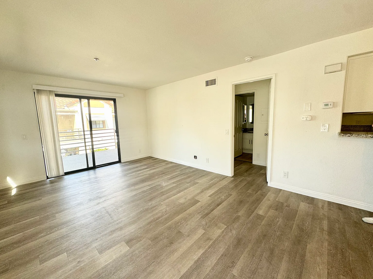 Laurel Apartments — Photo 2