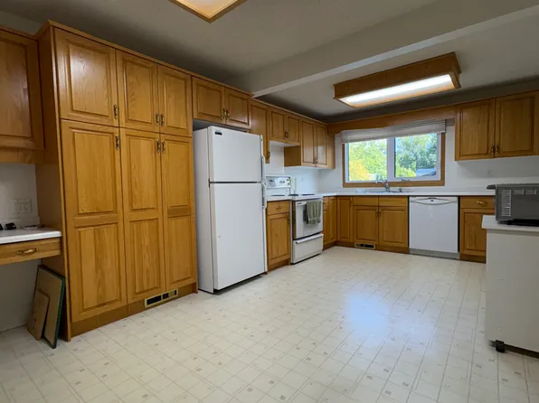 376 Wales Ave, Winnipeg, MB R2M 2S9