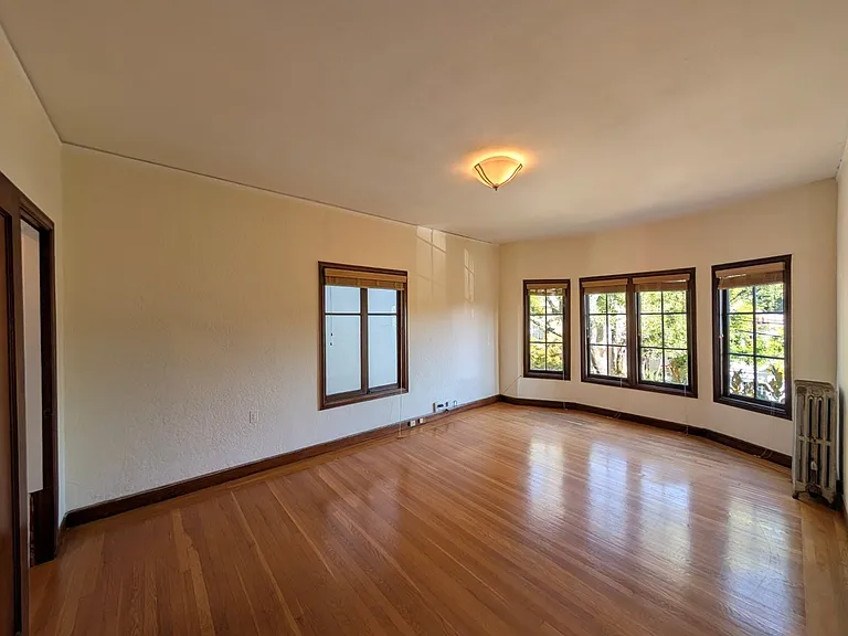 2427 Hilgard Ave — Photo 12