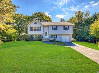 790 Middle Country Rd, Ridge, NY 11961