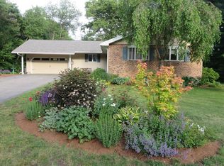 11 Pinewood Rd, Chelmsford, MA 01824