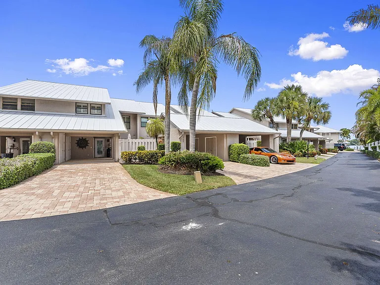 4189 SE Saint Lucie Blvd — Photo 2