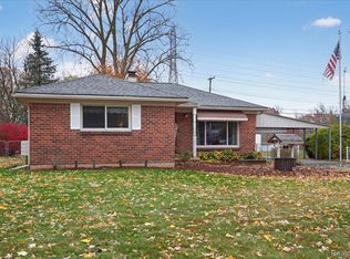 3653 Joslyn Rd, Orion, MI 48359