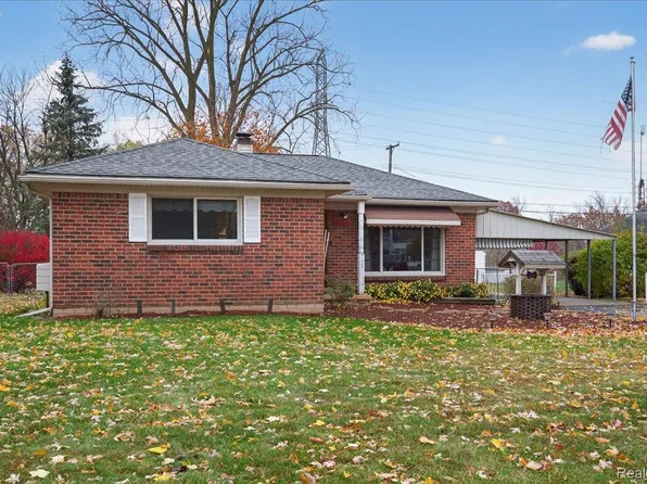 3653 Joslyn Rd, Orion, MI 48359