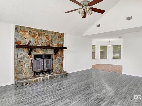 3rd image of 5480 Country Club Blvd