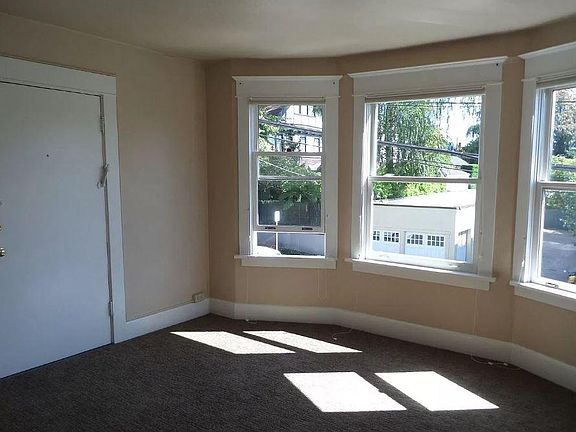 5th image of 1006 E Prospect St APT C