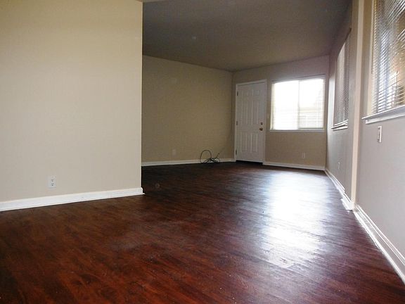 3rd image of 2752 Kollmar Dr APT 27