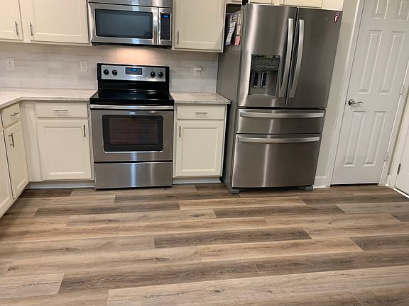 3rd image of 6803 Roundleaf Dr