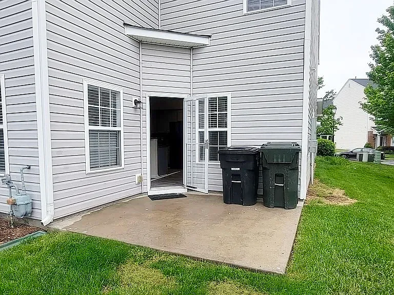 9708 Walkers Glen Dr — Photo 12