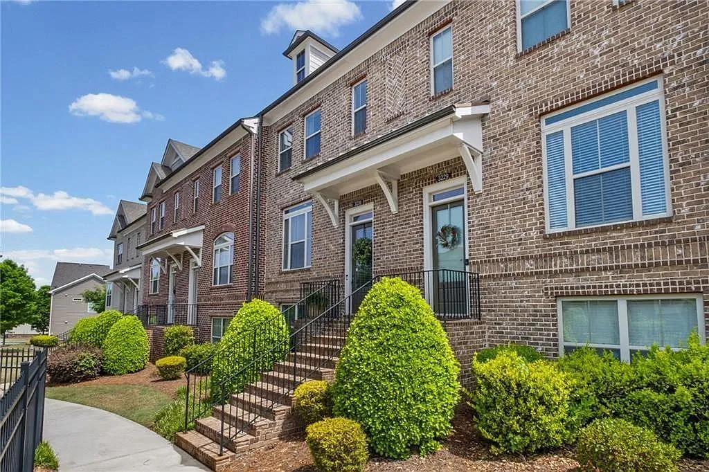 3 bed, 3.5 bath, 2145 sqft, $2,800 — Photo 4