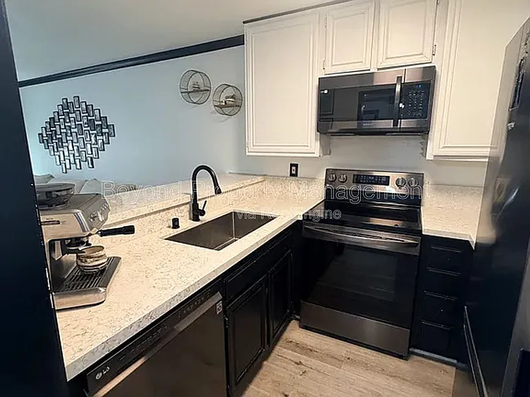 6924 Hyde Park Dr #214 — Photo 3