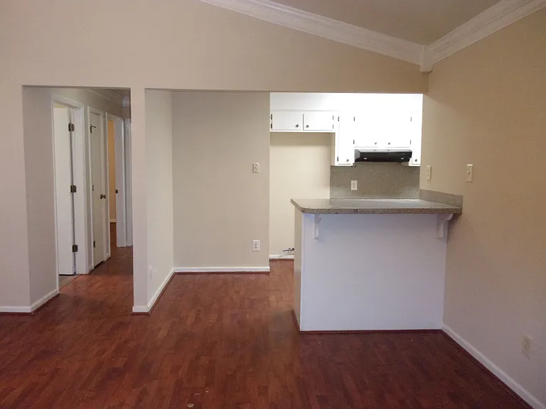 522 N Jones Ave — Photo 6