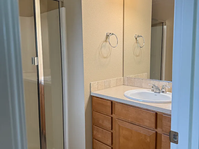 20940 Edgemont St — Photo 13