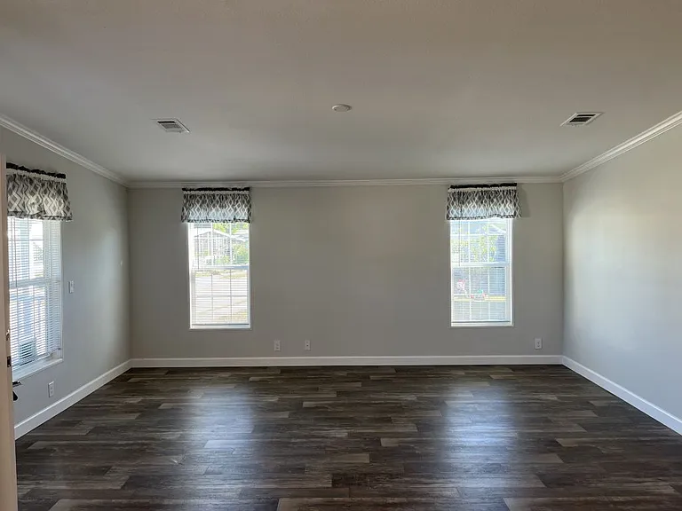 349 Talbot St #94 — Photo 6