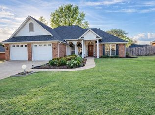1712 Valley View Dr, Tupelo, MS 38801