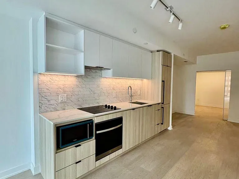 252 Church St #818 — Photo 2
