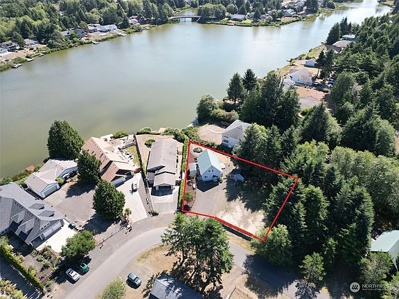 2nd image of 312 Ponderosa Loop NE