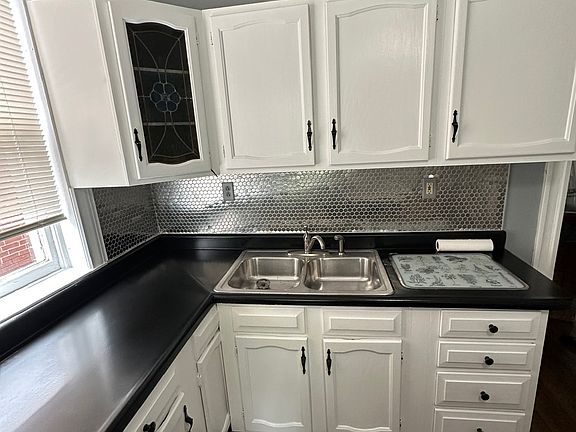 3rd image of 6049 McPherson Ave