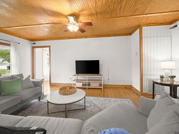 3rd image of 513 Centenary Dr