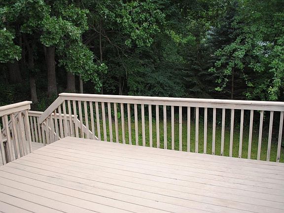 4th image of 1738 Deerwood Dr