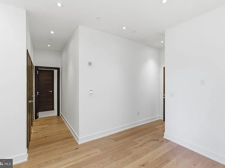 2110 Walnut St #301 — Photo 27