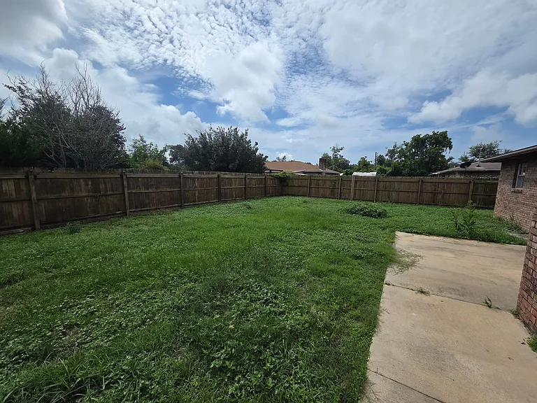 411 Shade St — Photo 21