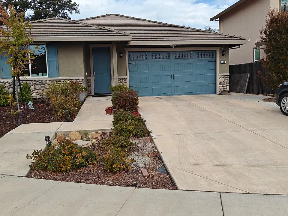 558 Willow Ridge Ct