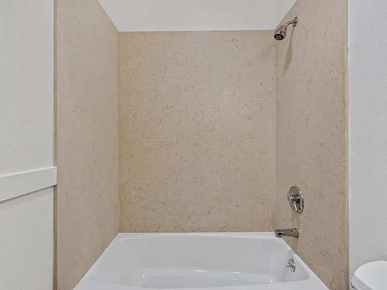 1083 Hyde St — Photo 17