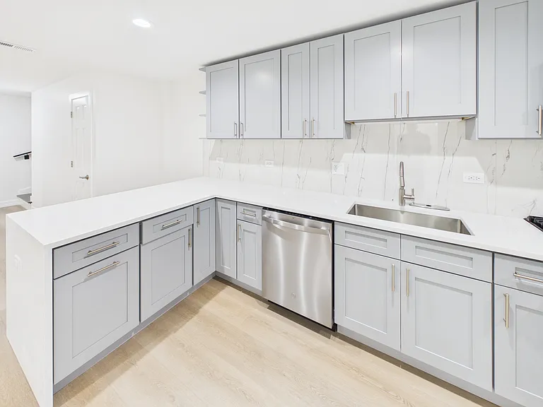 2421 W Lexington St #G — Photo 29