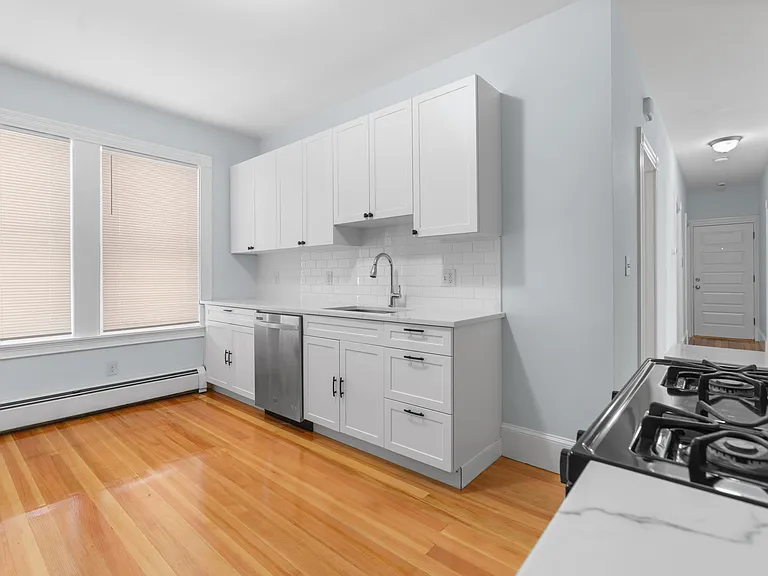 15 Romsey St #1 — Photo 10