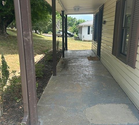 3rd image of 1729 Lowell Dr