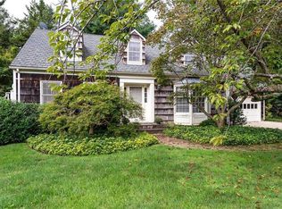 17 Matinecock Ln, Locust Valley, NY 11560