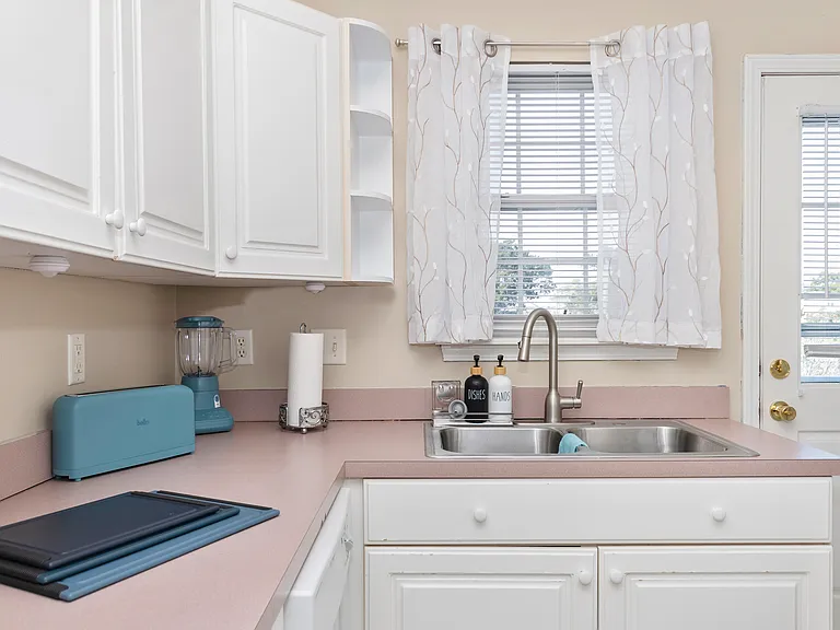 4612 Surf St #2 — Photo 15
