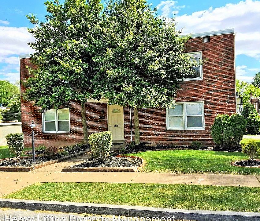 2515 Woodlawn Entry