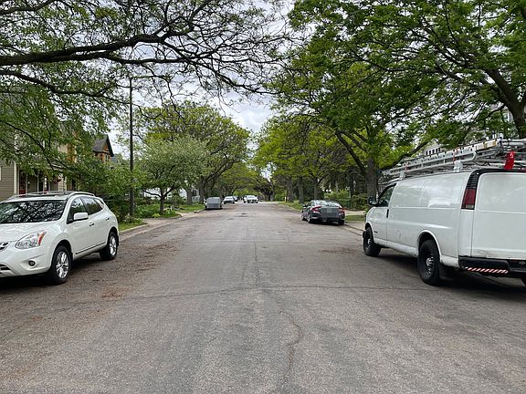 4th image of 98 Stevens St E