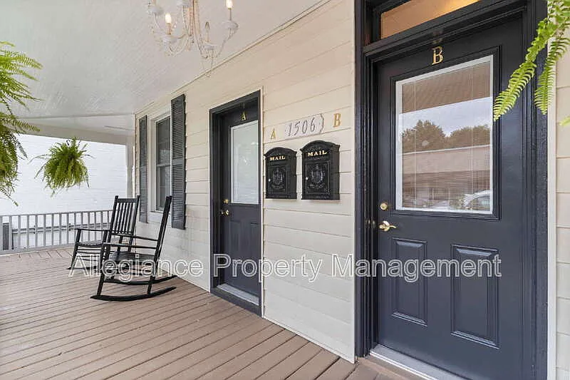 1 bed, 1.0 bath, 782 sqft, $2,400 — Photo 2