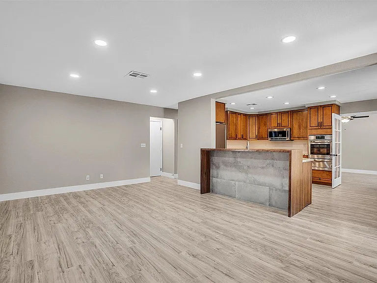 7705 Sea Wind Dr — Photo 8