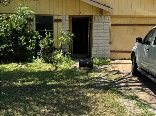 422 N Holiday Dr, Grand Prairie, TX 75052