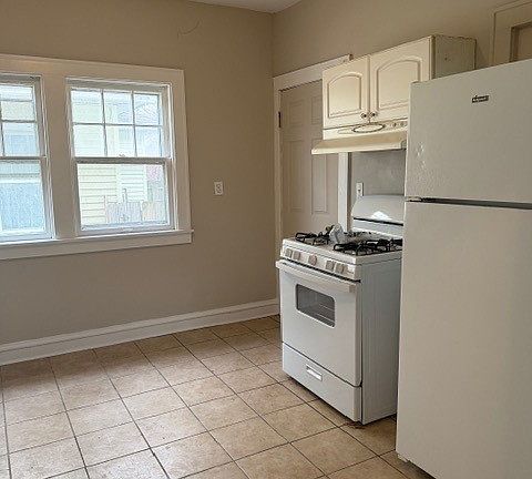 5th image of 253 Fenway Dr