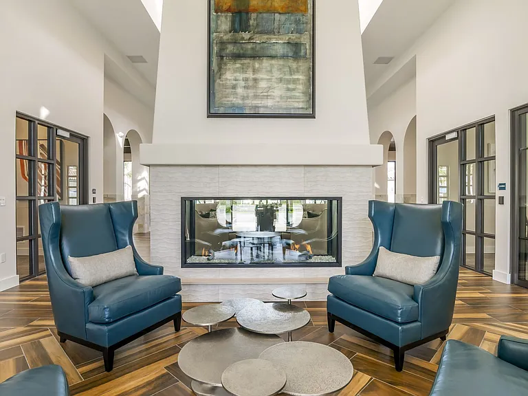 Lago Apartments — Photo 5