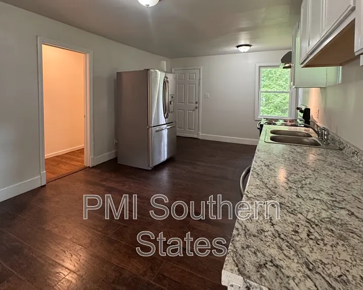 110 Stone Creek Dr — Photo 12