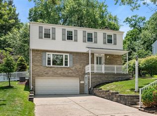 1318 Plantation Dr, Bethel Park, PA 15102