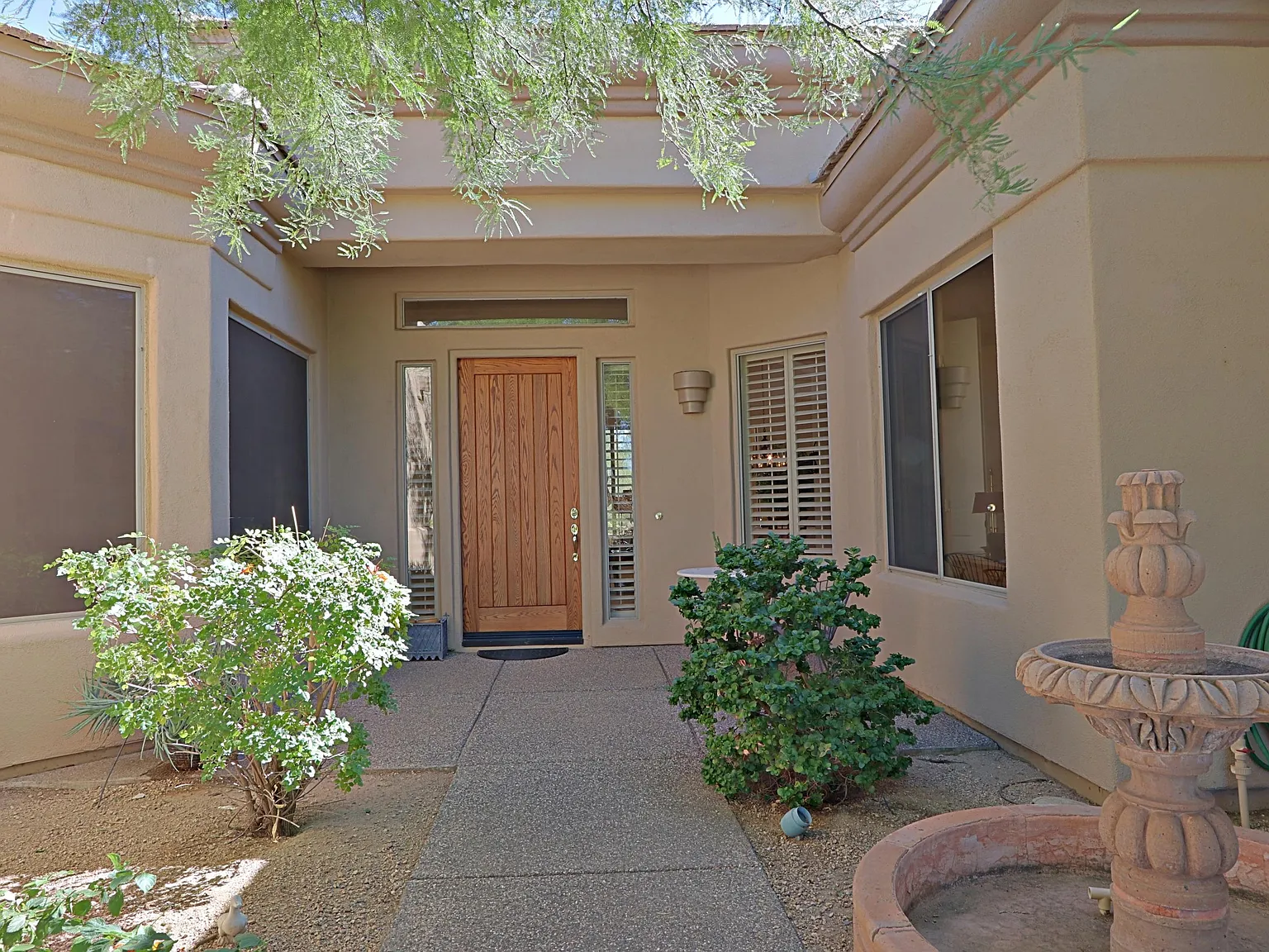 3 bed, 2.5 bath, 2329 sqft, $2,500 — Photo 2