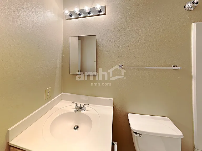 11234 Berkley Sq — Photo 17