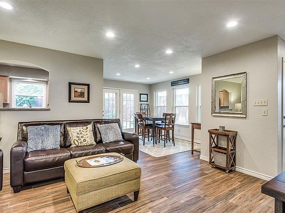 3rd image of 532 Essex Pl